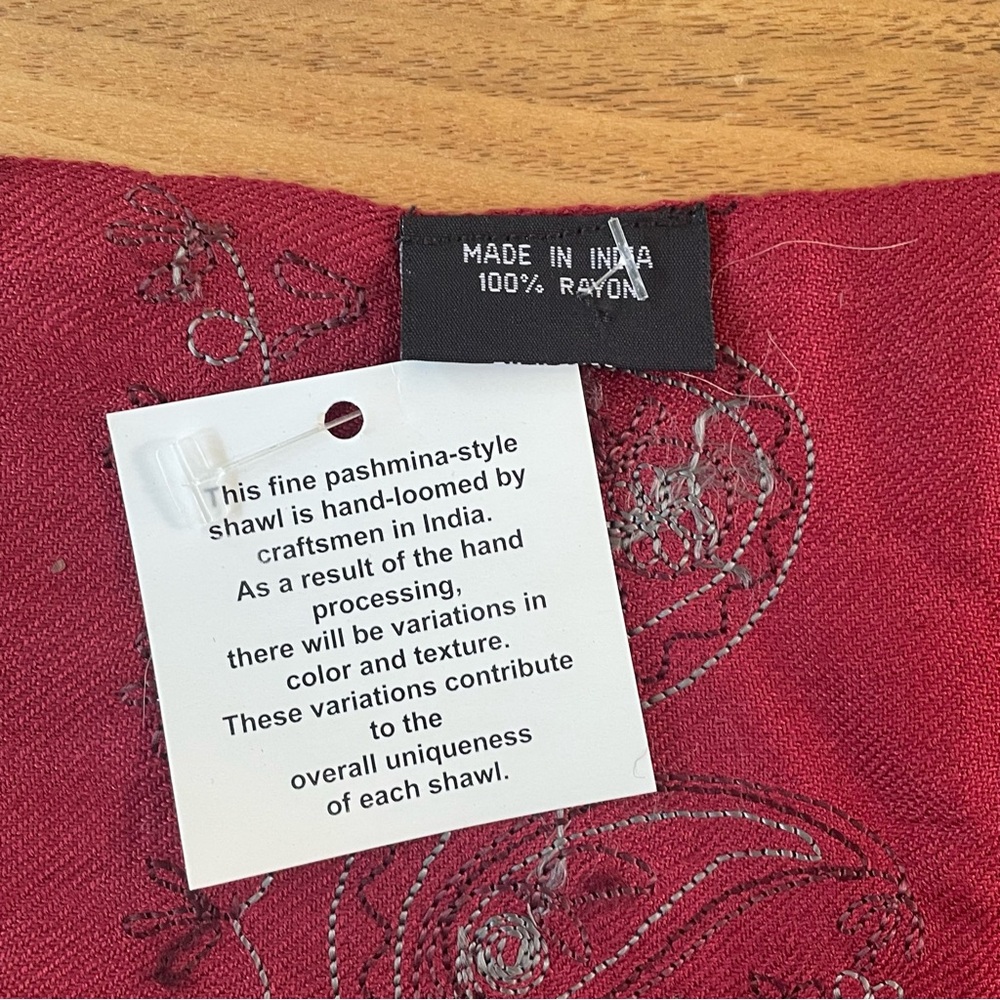 NIP Avon Embroidered wrap - Picture 6 of 11
